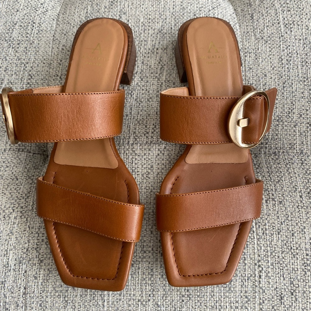 Brand new Aquatalia size 7 sandals.